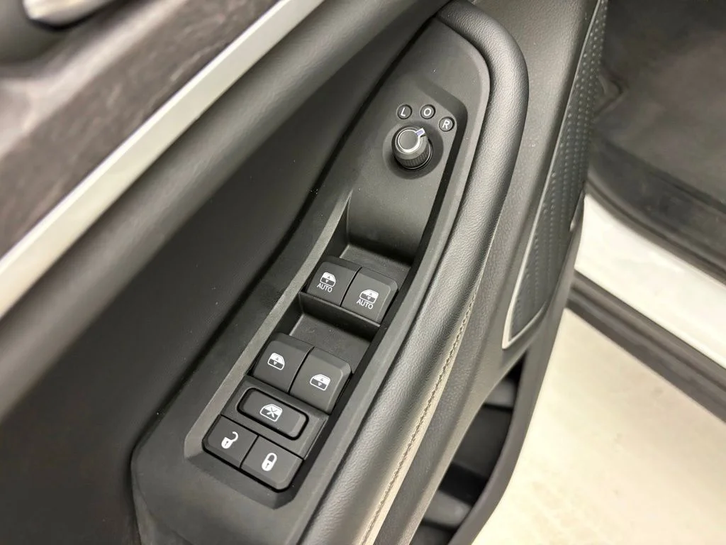 Used 2021 White Jeep Limited image 6