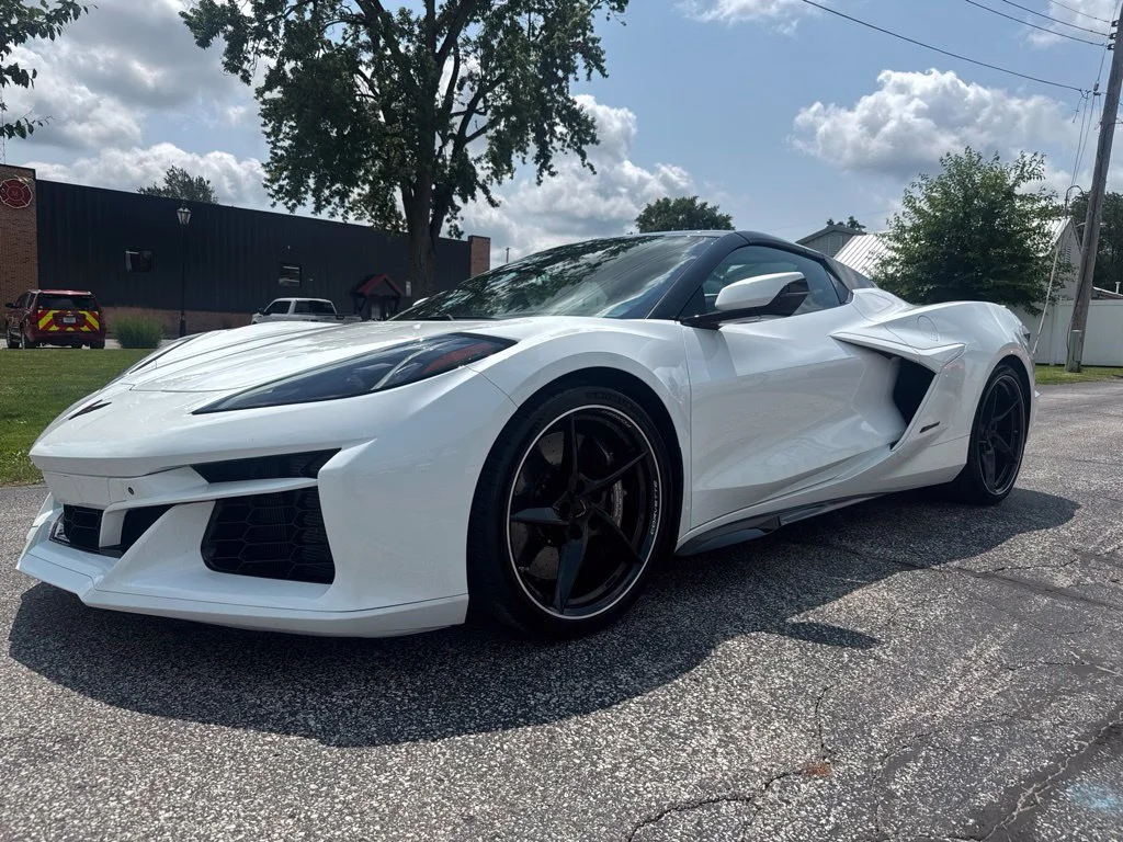 Used 2024 Arctic White Chevrolet 3LZ image 3