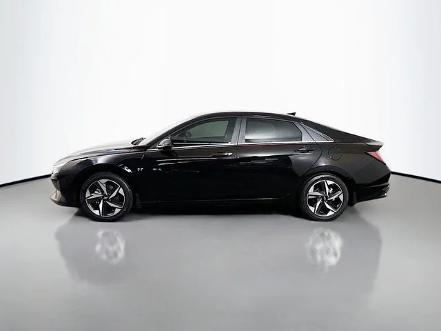 Used 2022 Phantom Black Hyundai Limited image 6