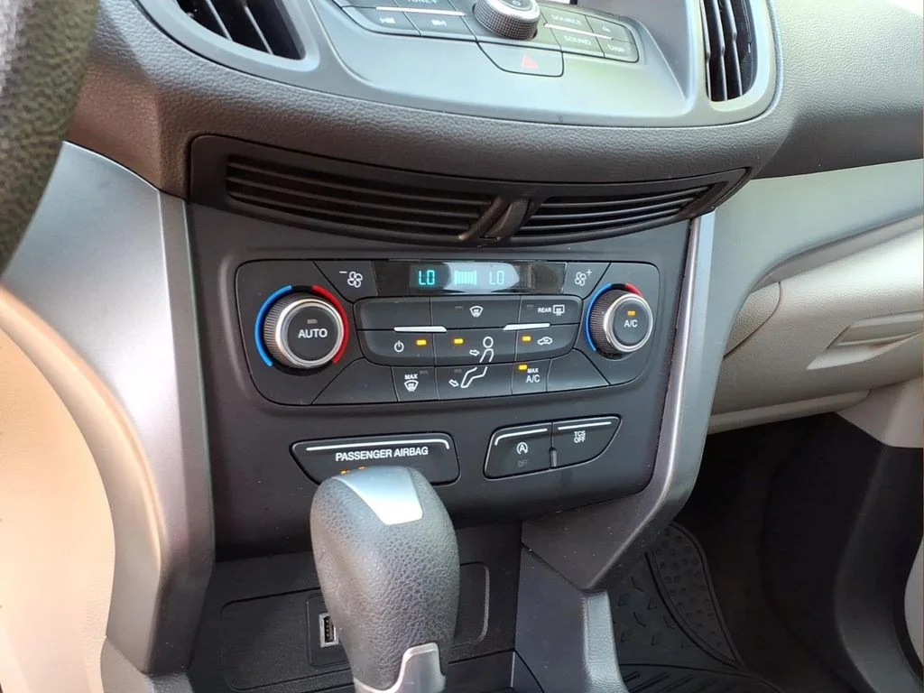 Used 2017 White Ford SE image 8