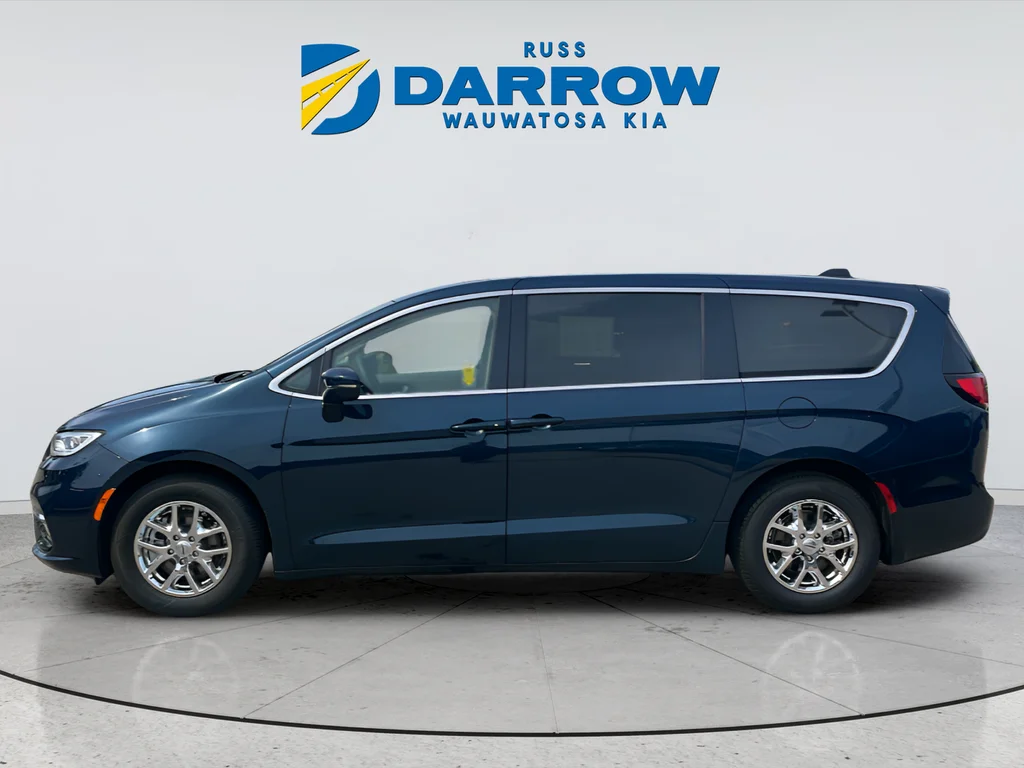 Used 2023 Blue Chrysler Touring L image 2
