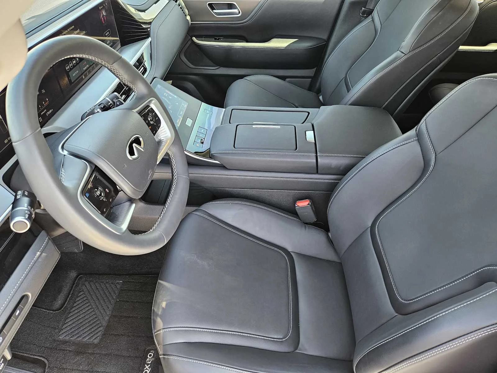 Used 2025 Black Obsidian INFINITI PURE image 12