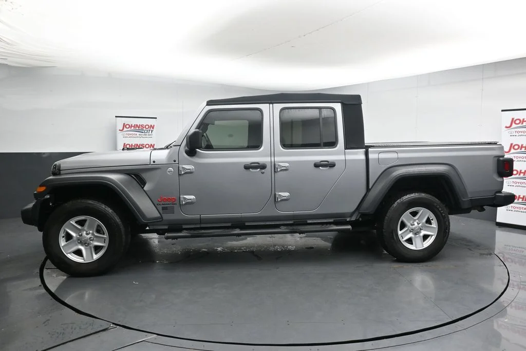 Used 2020 Silver Jeep Sport image 5