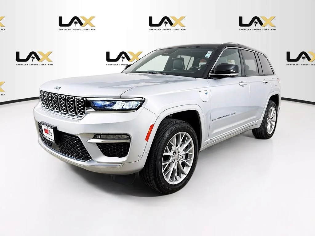 Used 2023 Silver Jeep Summit 4xe image 3