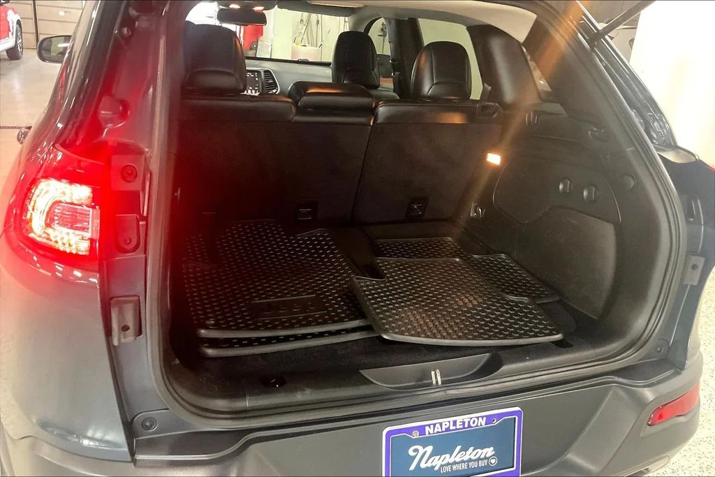 Used 2016 Black Jeep Trailhawk image 28