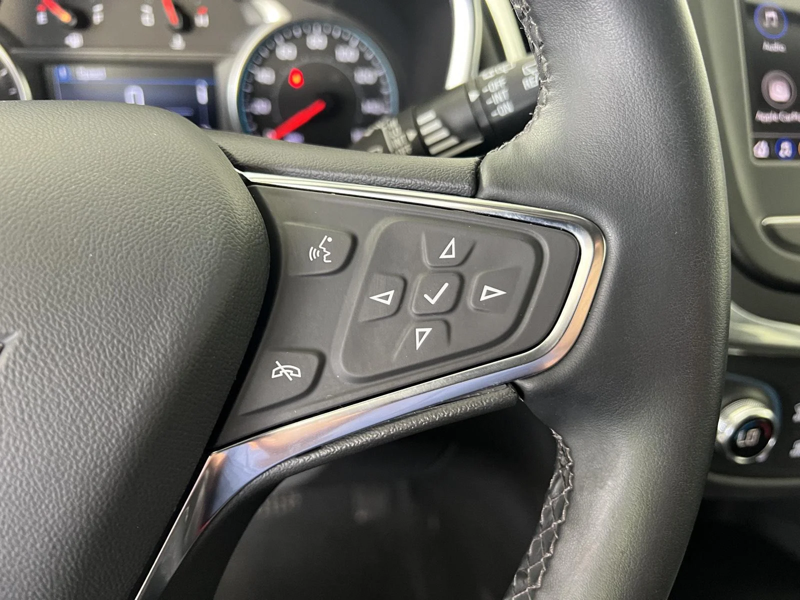 Used 2024 Iridescent Pearl Tricoat Chevrolet LT image 9