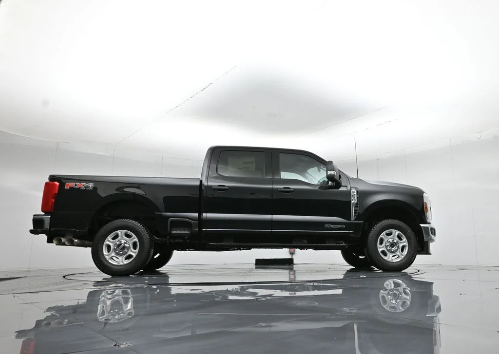 New 2026 Agate Black Metallic Ford XLT image 47