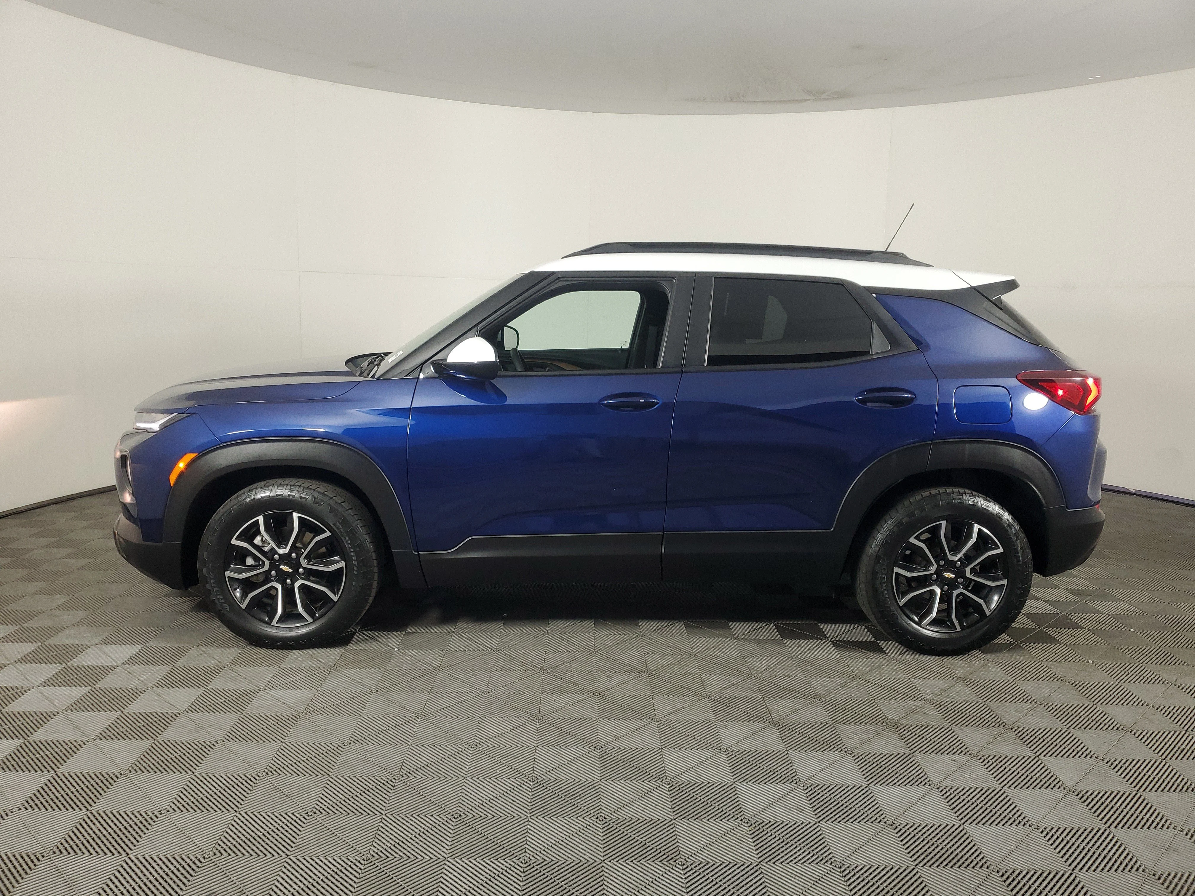 Used 2023 Blue Glow Metallic Chevrolet ACTIV image 7