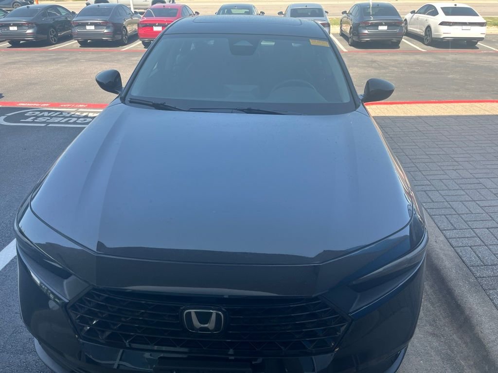 Certified Used 2025 Crystal Black Pearl Honda SE image 2