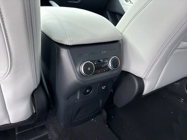 New 2026 Star White Metallic Tri-Coat Ford Platinum™ image 32