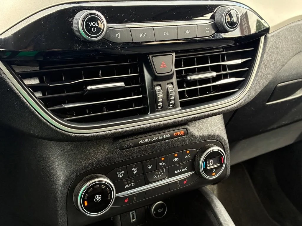 Used 2020  Ford SE image 26