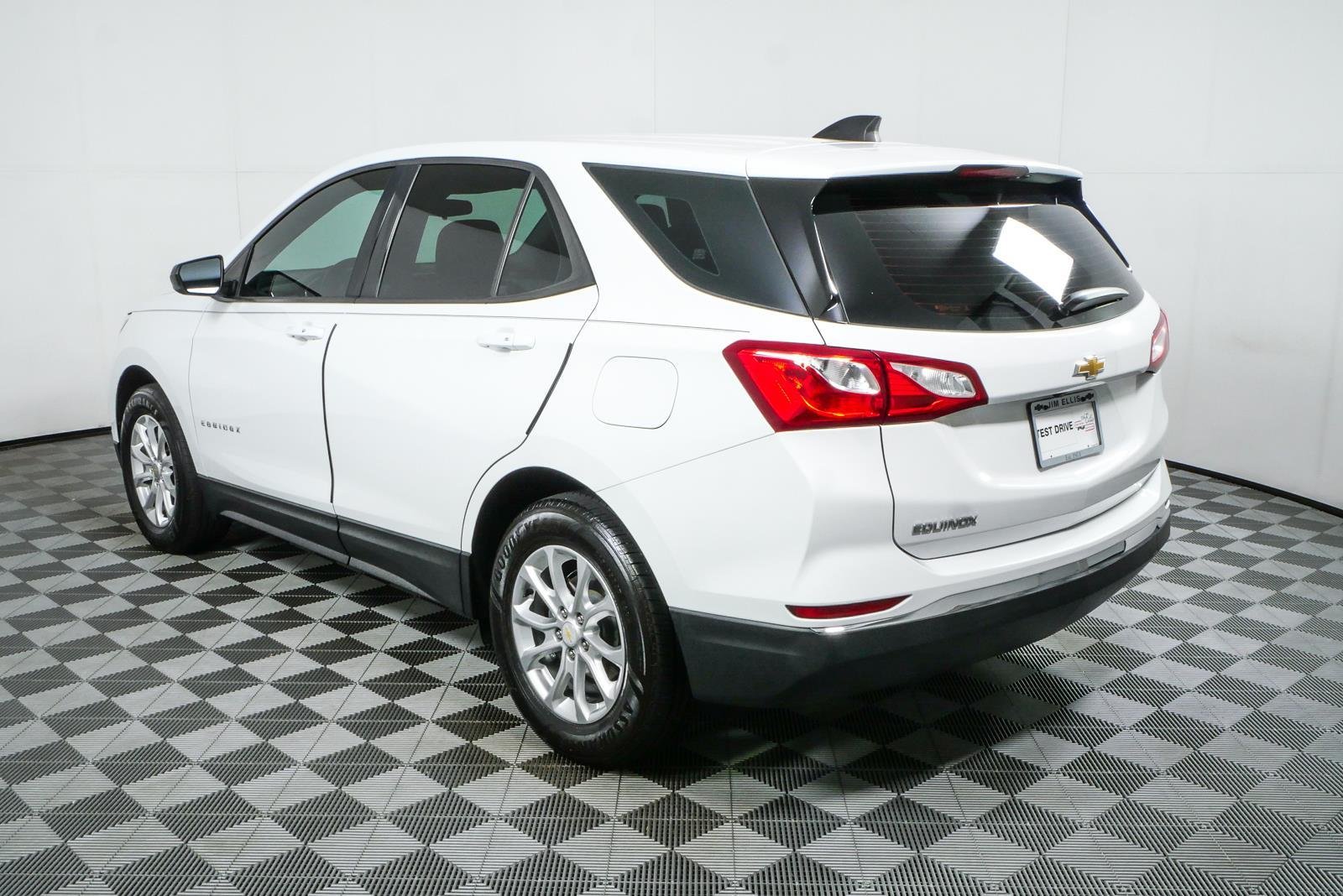 Used 2018 SUMMIT WHITE Chevrolet LS image 26
