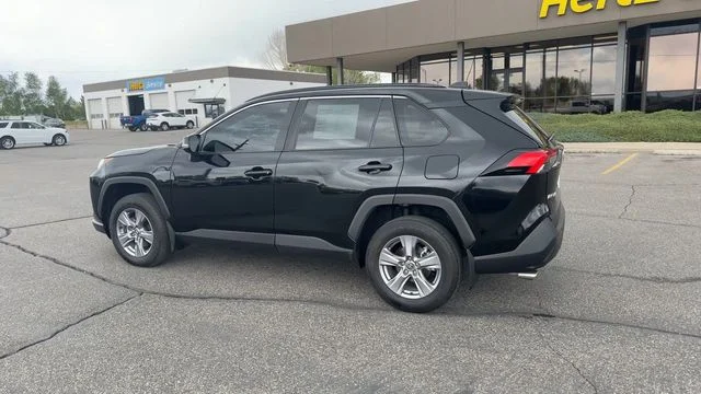 2024 Toyota RAV4 XLE - Photo 6