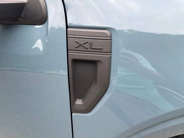 Used 2022  Ford XL image 11