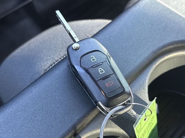 Used 2022  Ford XL image 24