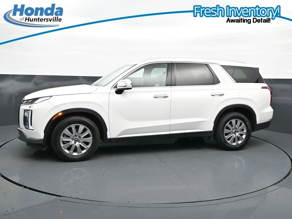 Used 2025 White Hyundai SEL image 6