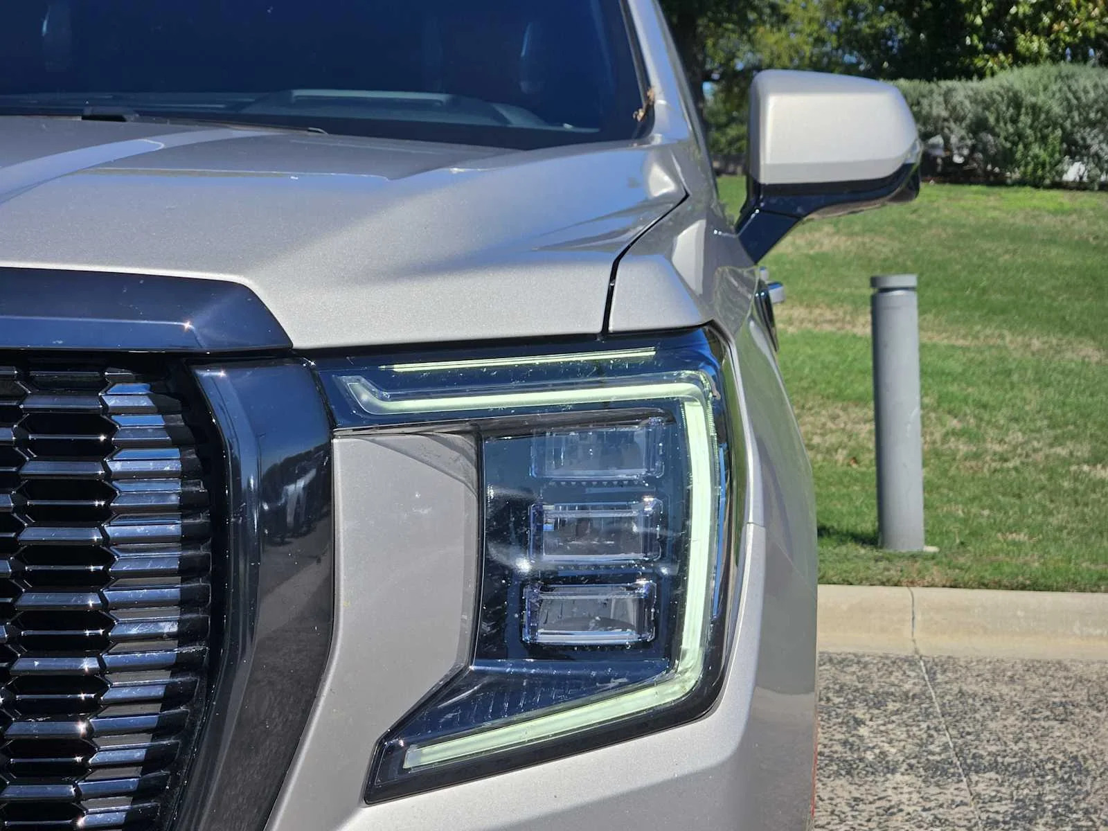 Used 2024 Pearl Beige Metallic GMC Denali Ultimate image 6