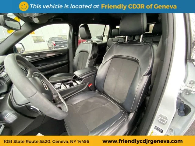 Used 2023 White Jeep Altitude image 9