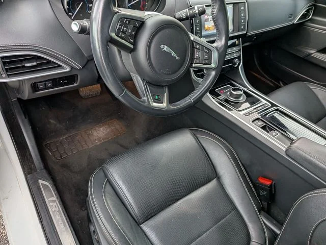Used 2018 White Jaguar 25t R-Sport image 10