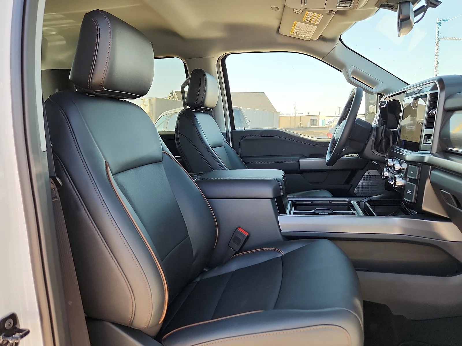 New 2027 Oxford White Ford Lariat image 20