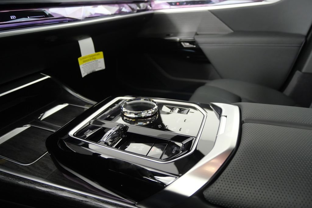 2025 BMW i7 50 - Photo 23