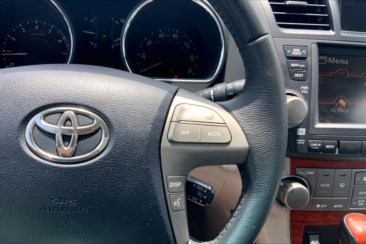 Used 2010 Waveline Pearl Toyota Limited image 23