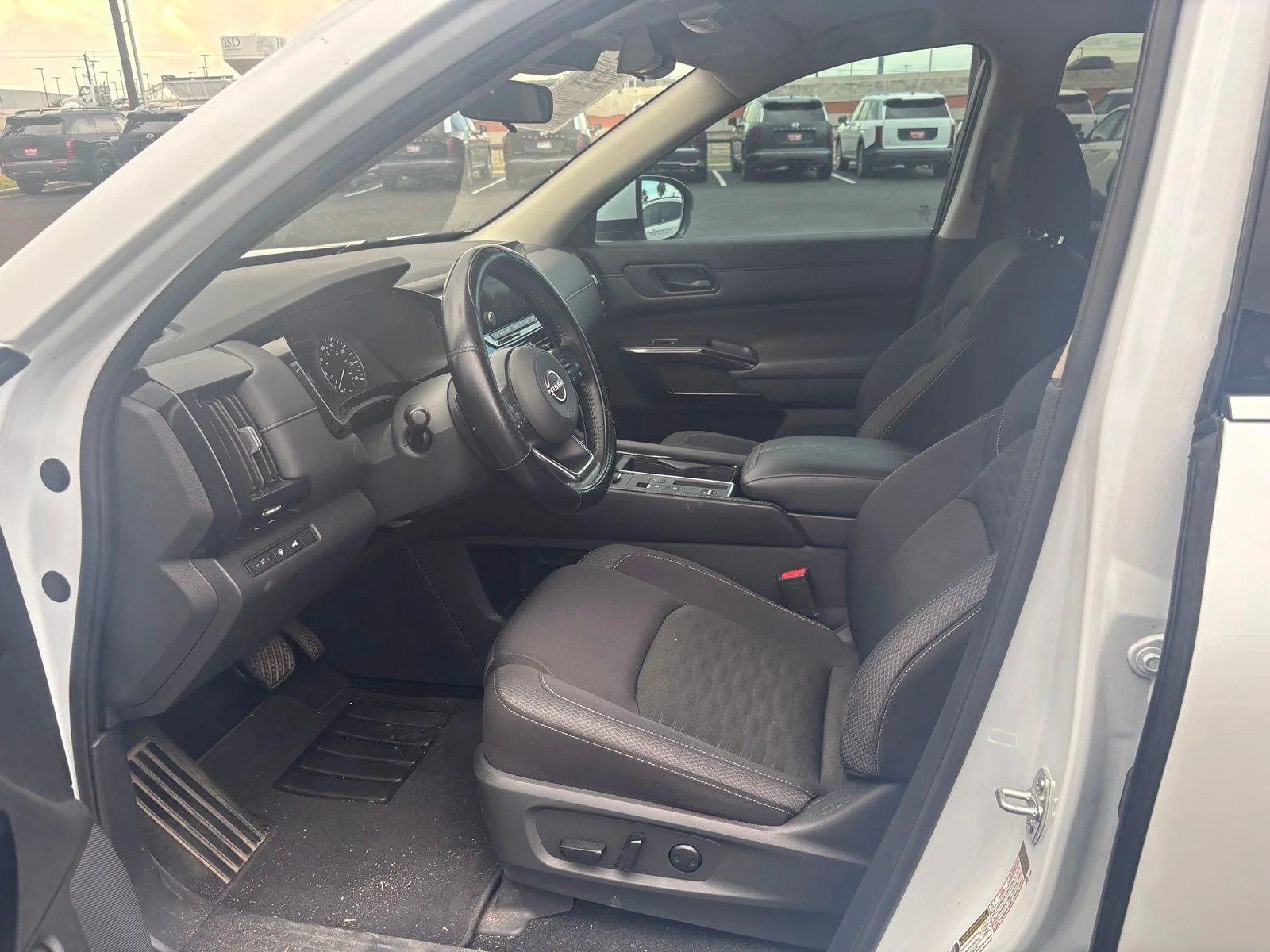 Used 2025 White Nissan SV image 8