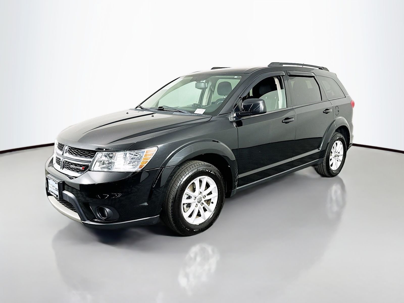 Used 2016 Pitch Black Clearcoat Dodge SXT image 3
