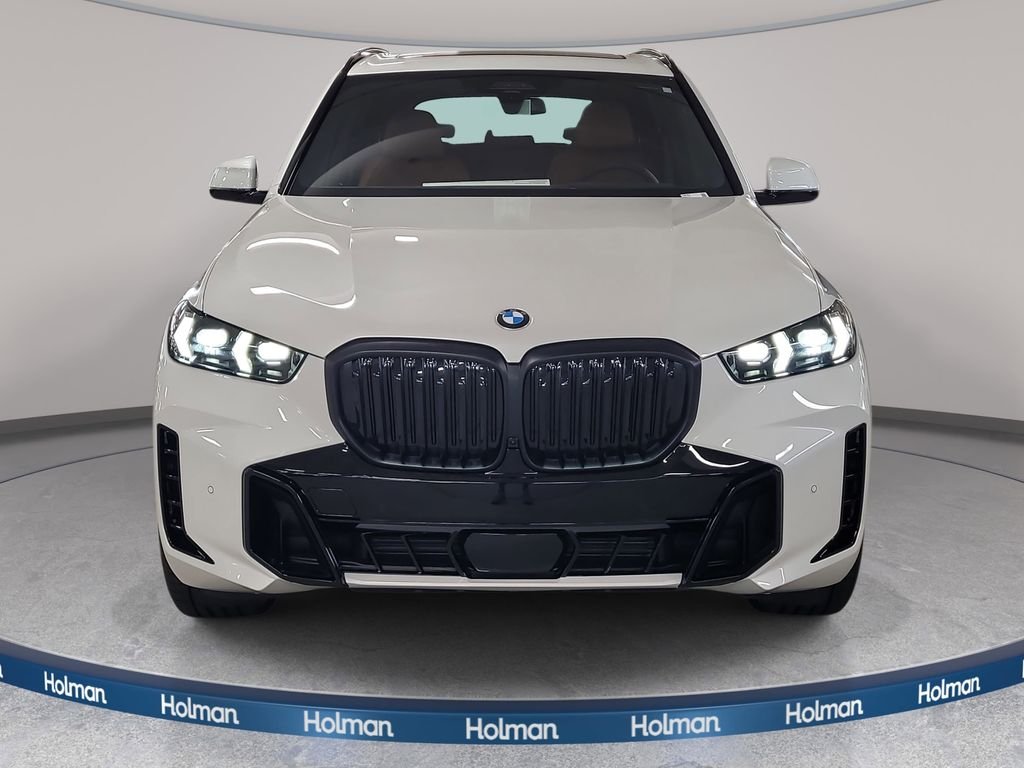 New 2026 Mineral White Metallic BMW sDrive40i image 2