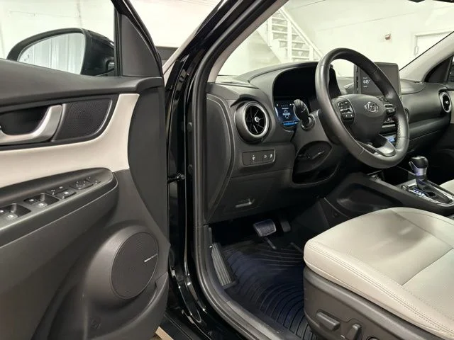 Used 2023 Black Hyundai Limited image 16
