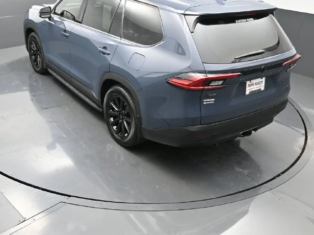 Used 2025 White Toyota XLE image 39
