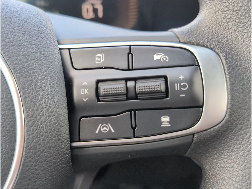 2025 Kia K5 LXS - Photo 22