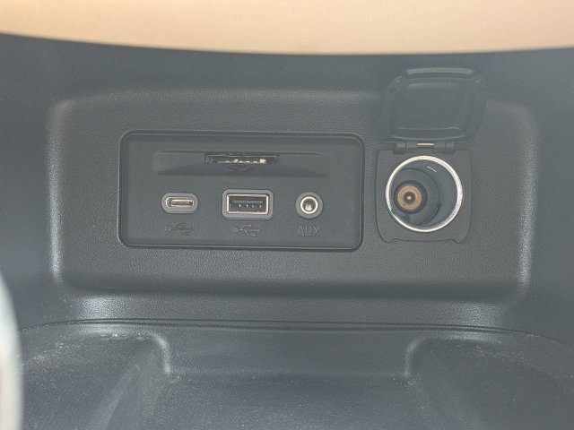 Used 2022 Pearl Chevrolet Premier image 22