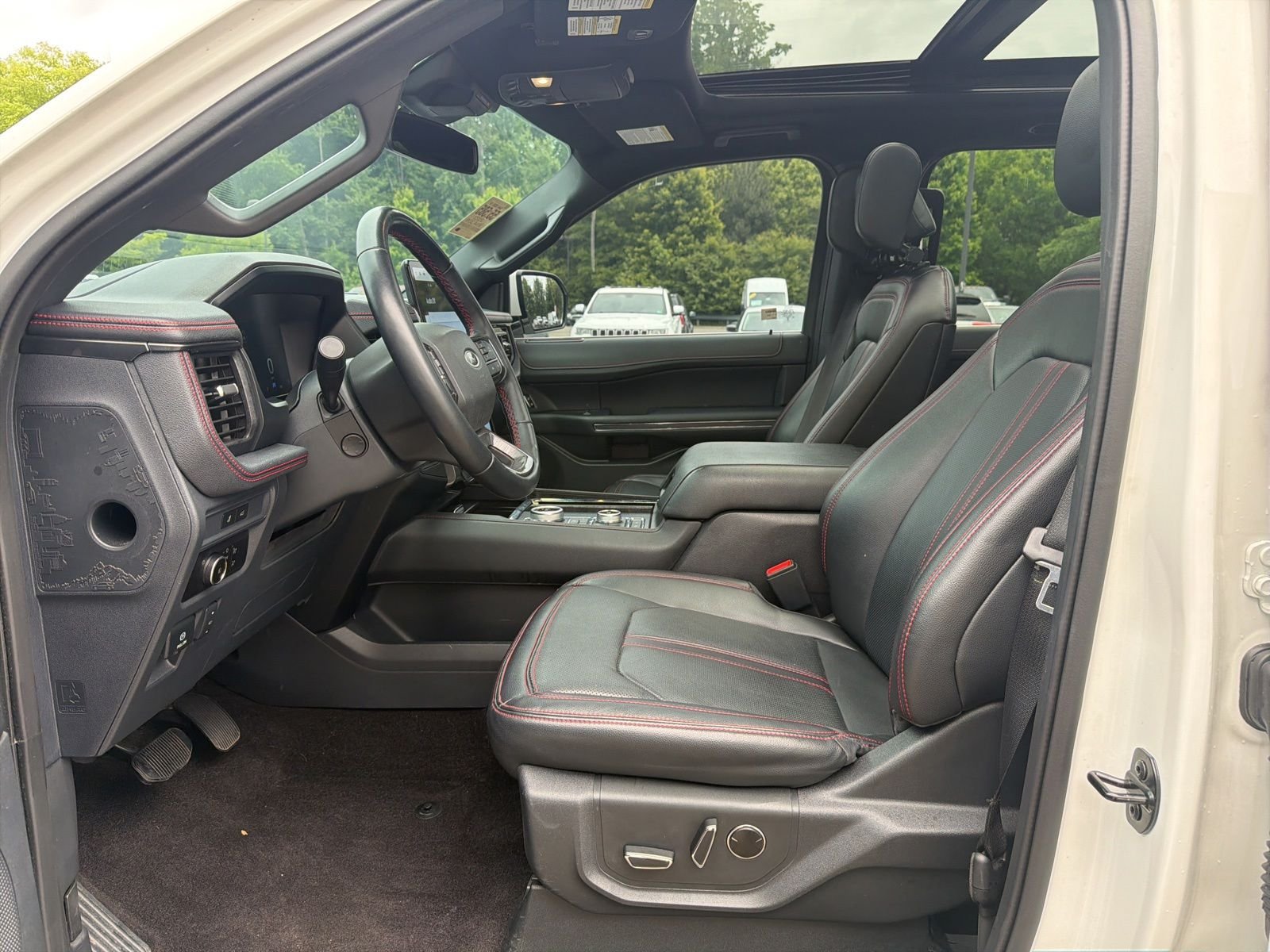 Used 2023 White Ford Limited image 9