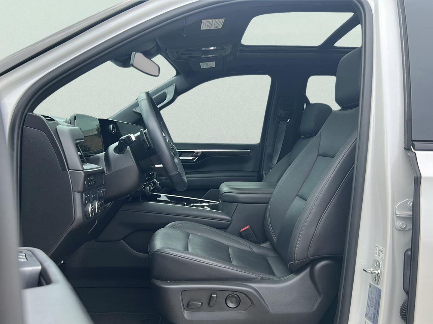 Used 2025 WHITE CHEVROLET Z71 image 8