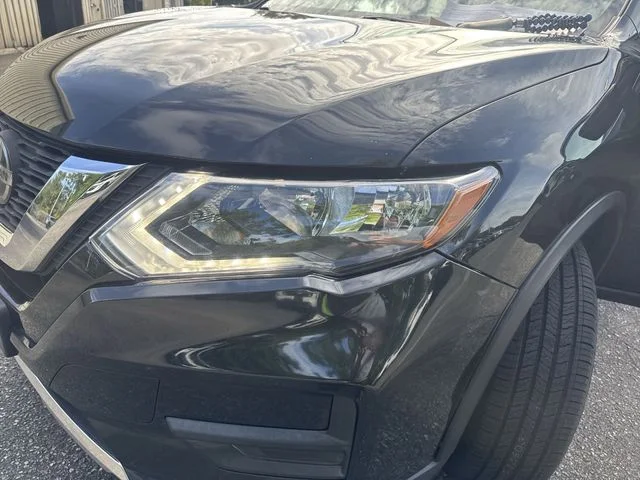 Used 2019 Black Nissan S image 29