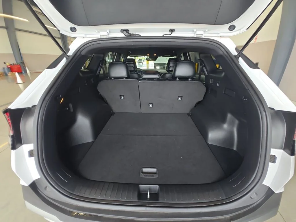 Used 2023 White Kia X-Line image 29
