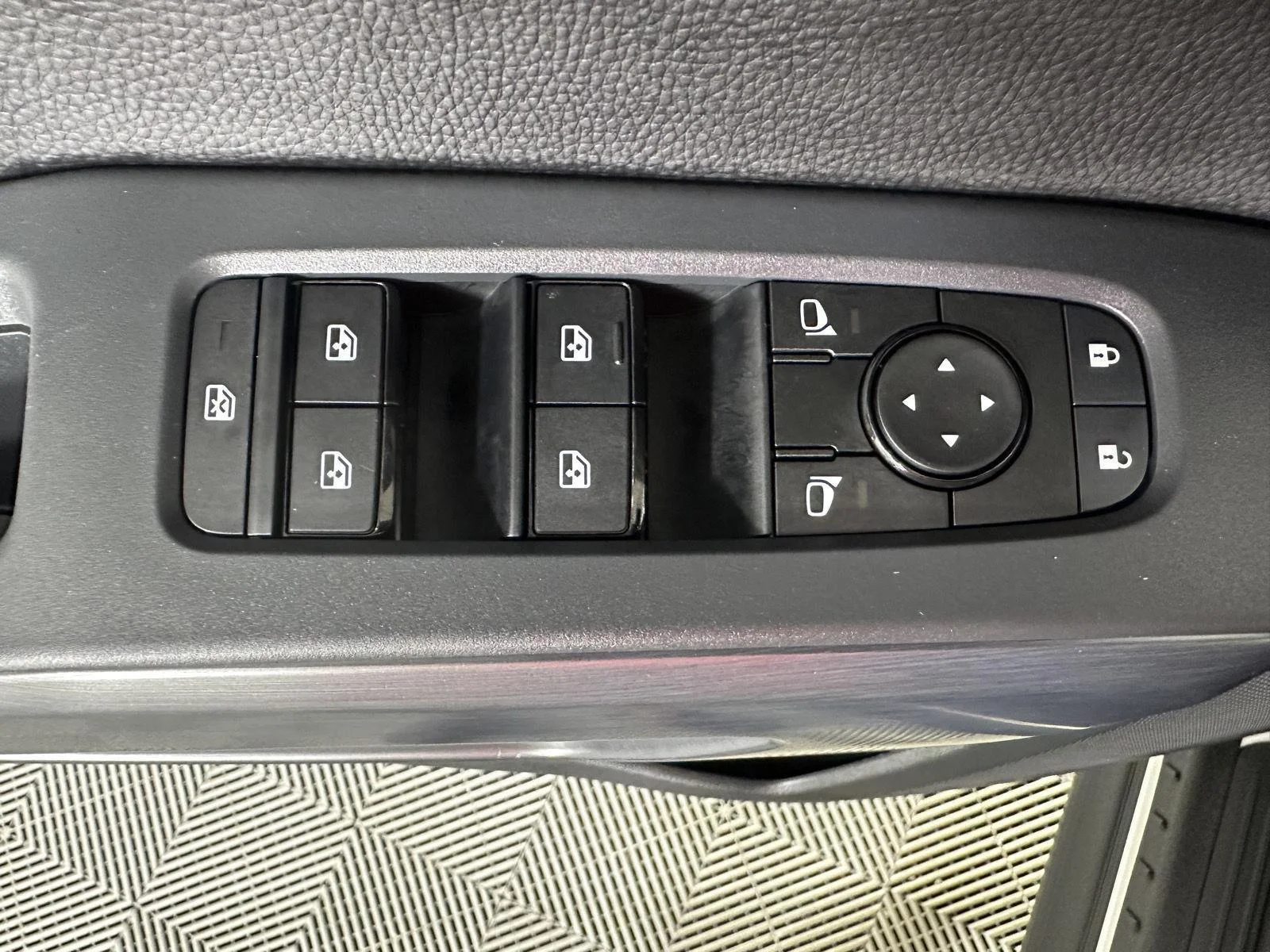 Used 2025 Glacier White Nissan Rock Creek image 15