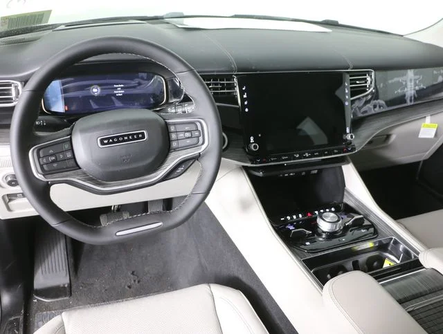 2024 Jeep Wagoneer L Series III - Photo 13