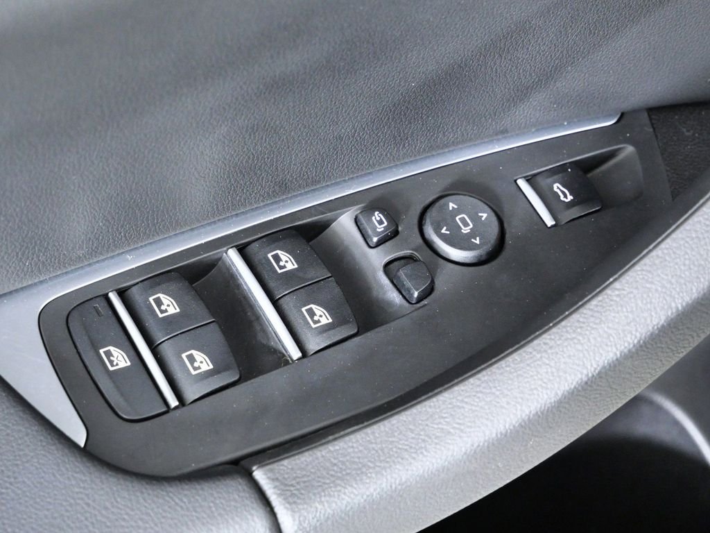 Used 2022 Black BMW xDrive30i image 35