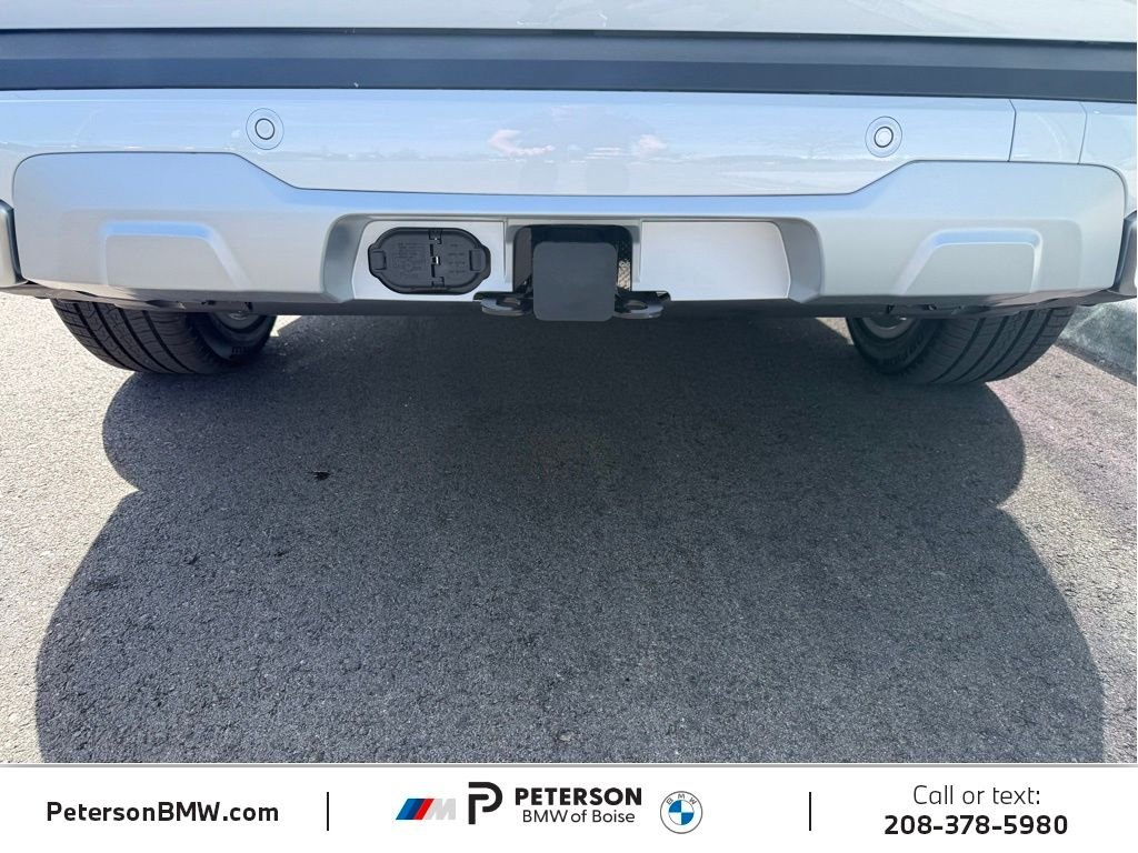 New 2026 Mineral White Metallic BMW xDrive40i image 9