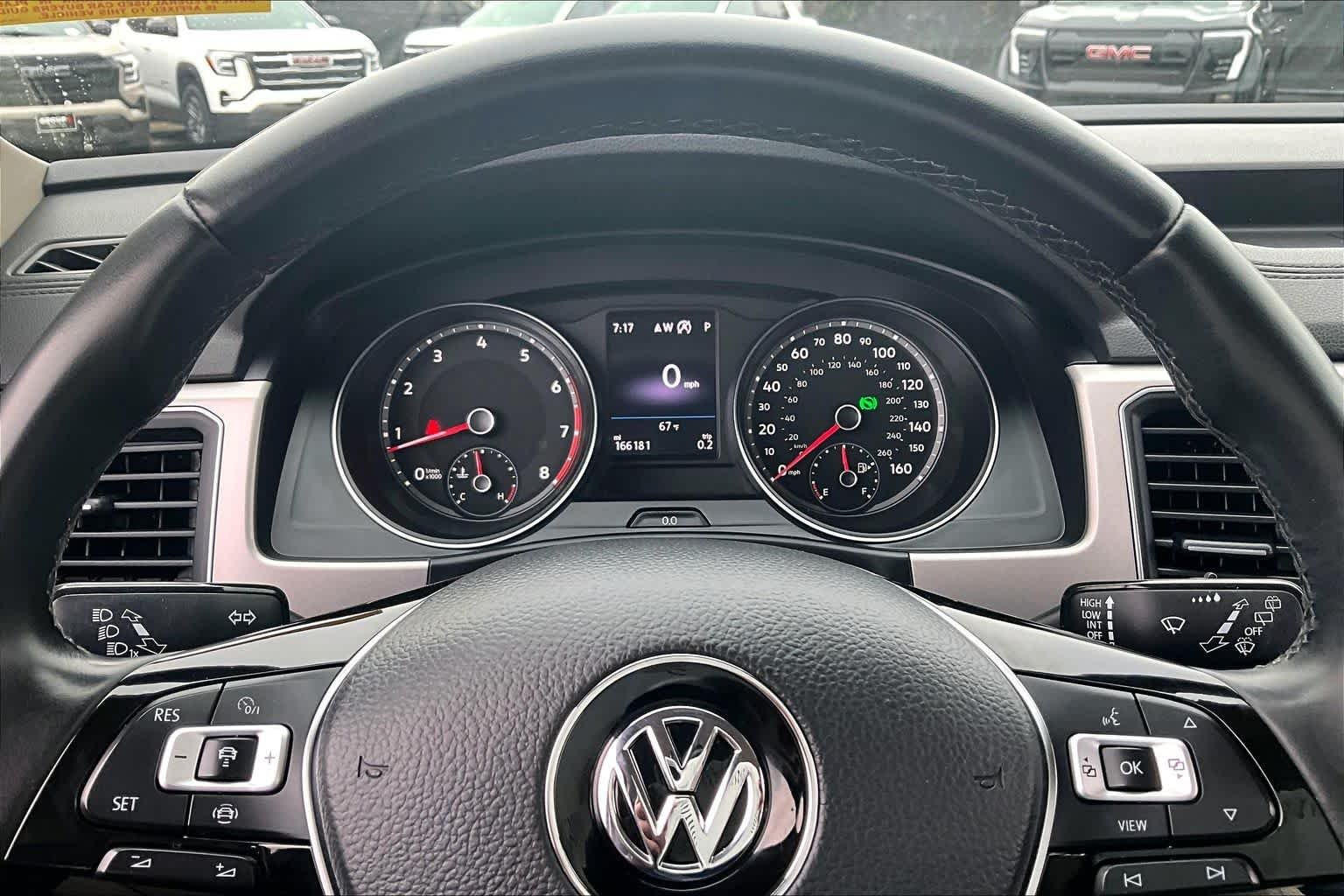 Used 2019 Deep Black Pearl Volkswagen 3.6L V6 SE w/Technology image 26