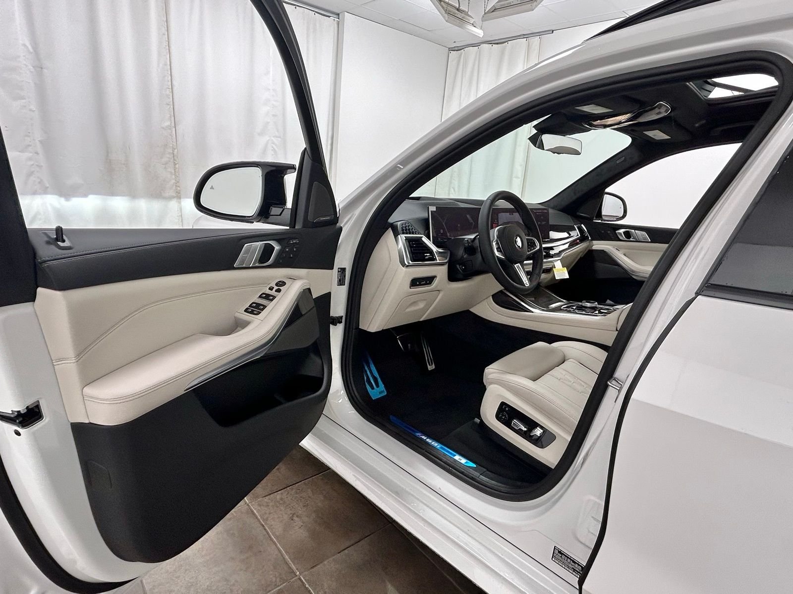 New 2026 Alpine White BMW M60i image 24