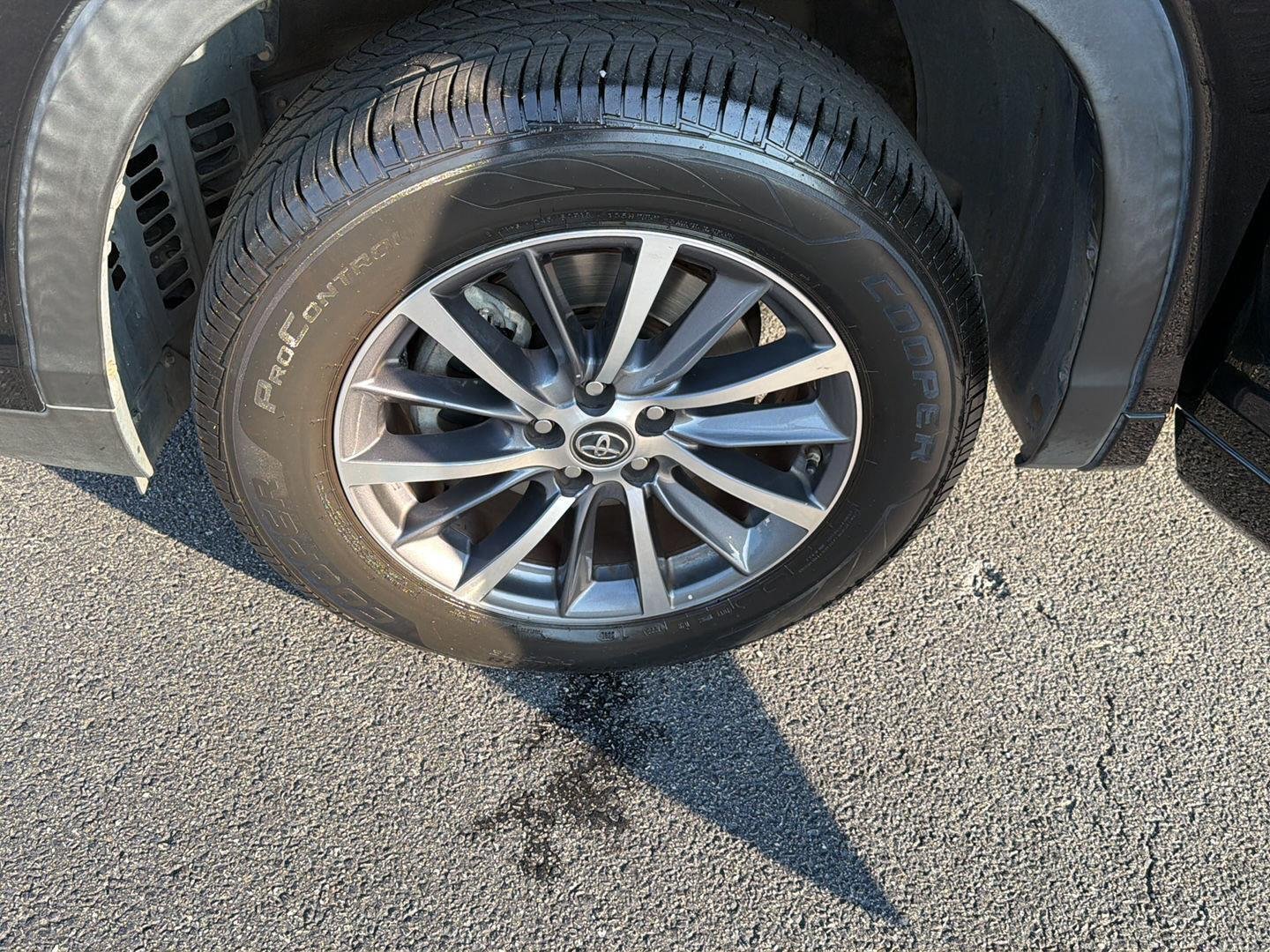 Used 2017 Midnight Black Metallic Toyota XLE image 39