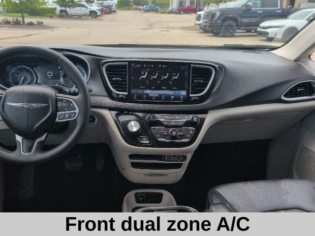 Used 2024 White Chrysler Touring L image 4