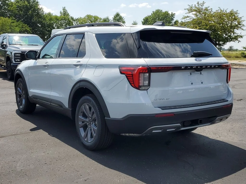 New 2026 Space White Metallic Ford Active image 3