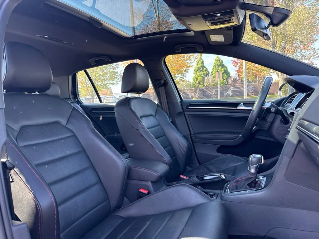 Used 2015 Night Blue Metallic Volkswagen 2.0T SE image 24