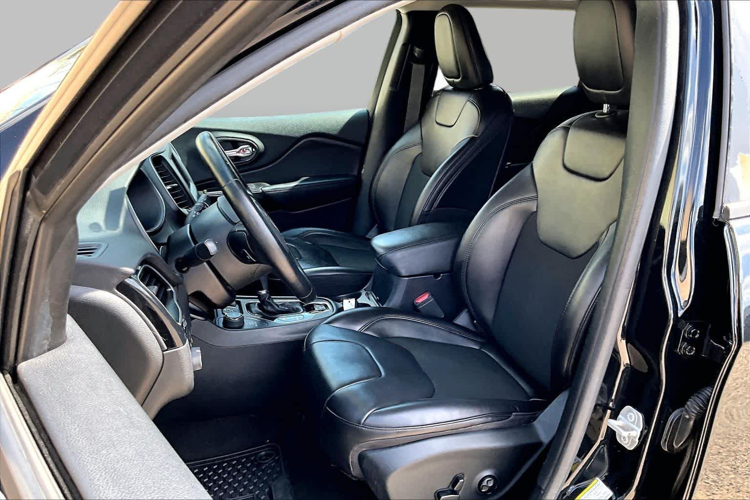 Pre-Owned 2020 Jeep Cherokee Altitude