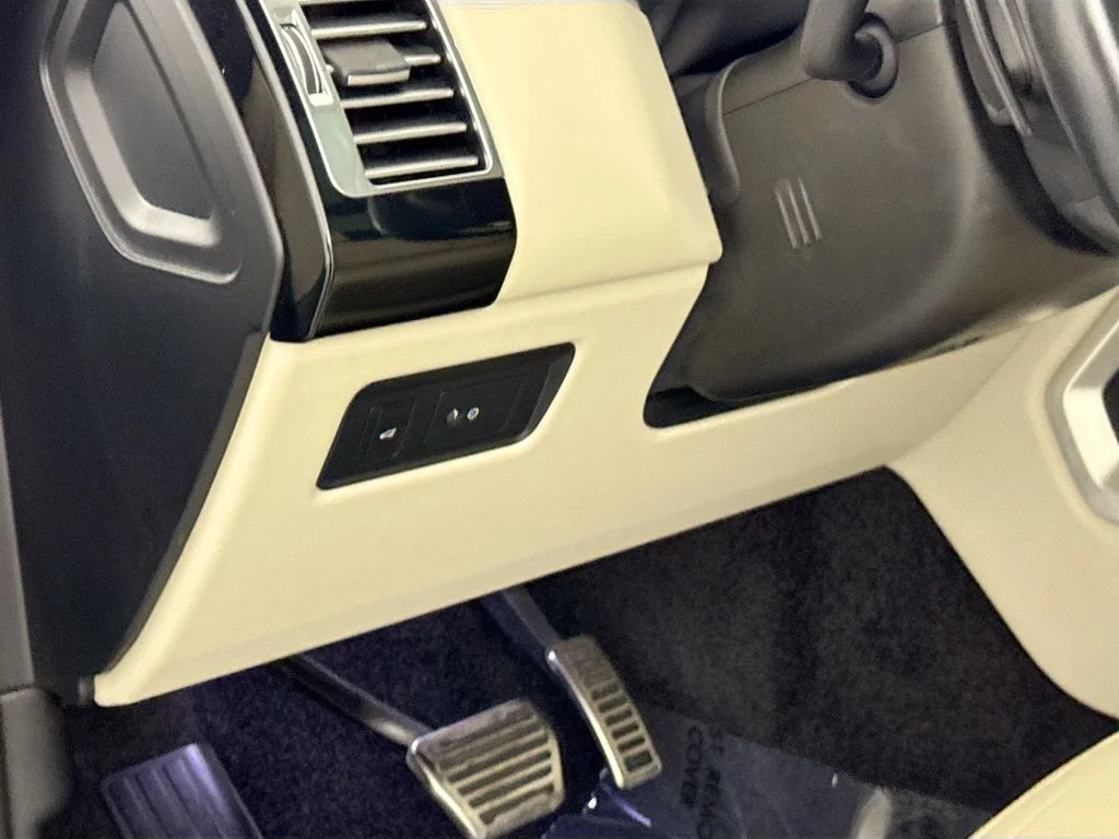 Used 2022 Black Land Rover Westminster image 10