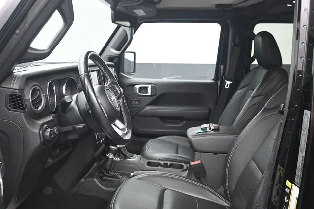 Certified Used 2022 Black Clearcoat Jeep Overland image 6